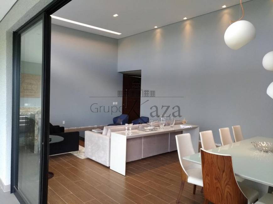 Foto 2 de Casa de Condomínio com 4 Quartos à venda, 440m² em Urbanova, São José dos Campos