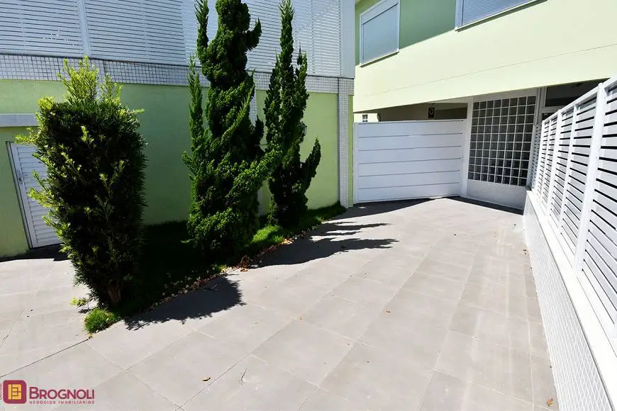 Foto 2 de Sobrado com 3 Quartos para alugar, 132m² em Estreito, Florianópolis