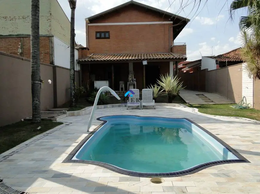 Foto 1 de Sobrado com 3 Quartos à venda, 269m² em Jardim Brasil, Araraquara