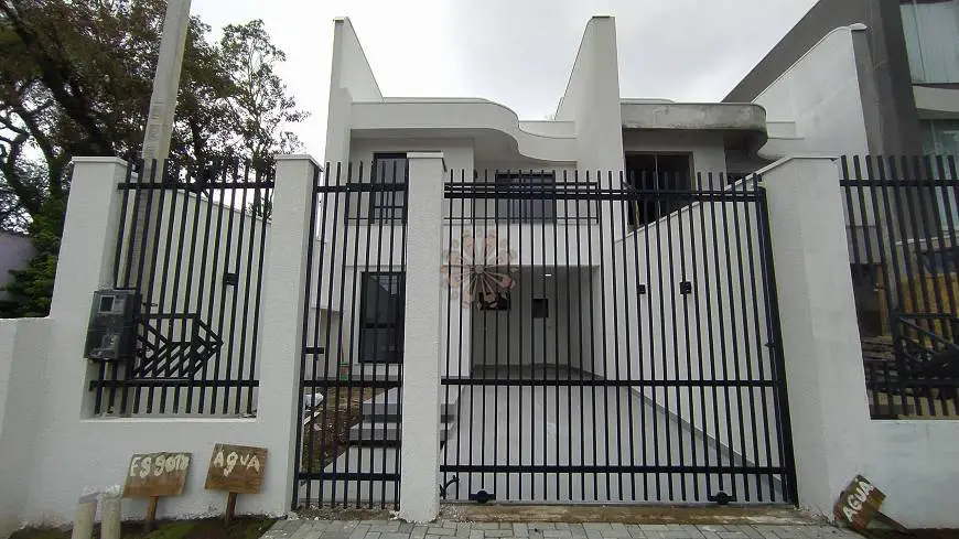 Foto 1 de Sobrado com 3 Quartos à venda, 148m² em São Braz, Curitiba