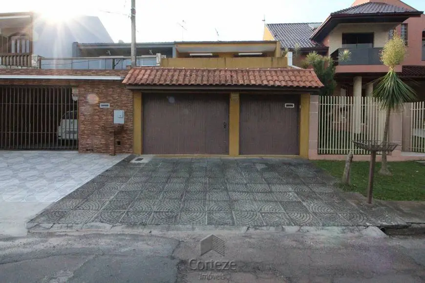 Foto 1 de Sobrado com 3 Quartos à venda, 204m² em Xaxim, Curitiba