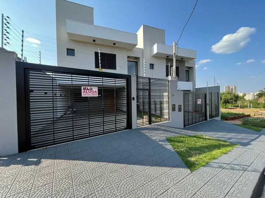 Foto 1 de Sobrado com 4 Quartos para alugar, 221m² em Vila Progresso, Maringá