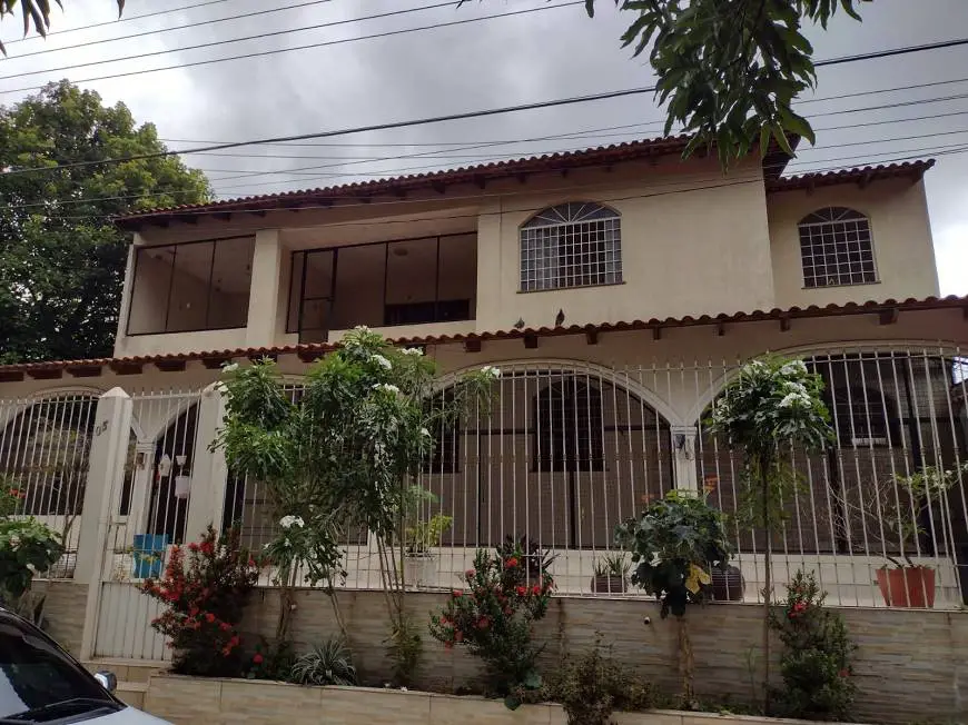 Foto 1 de Sobrado com 6 Quartos à venda, 300m² em Dom Pedro, Manaus