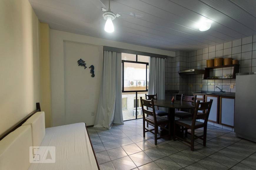 Foto 1 de Apartamento com 1 Quarto para alugar, 40m² em Cachoeira do Bom Jesus, Florianópolis