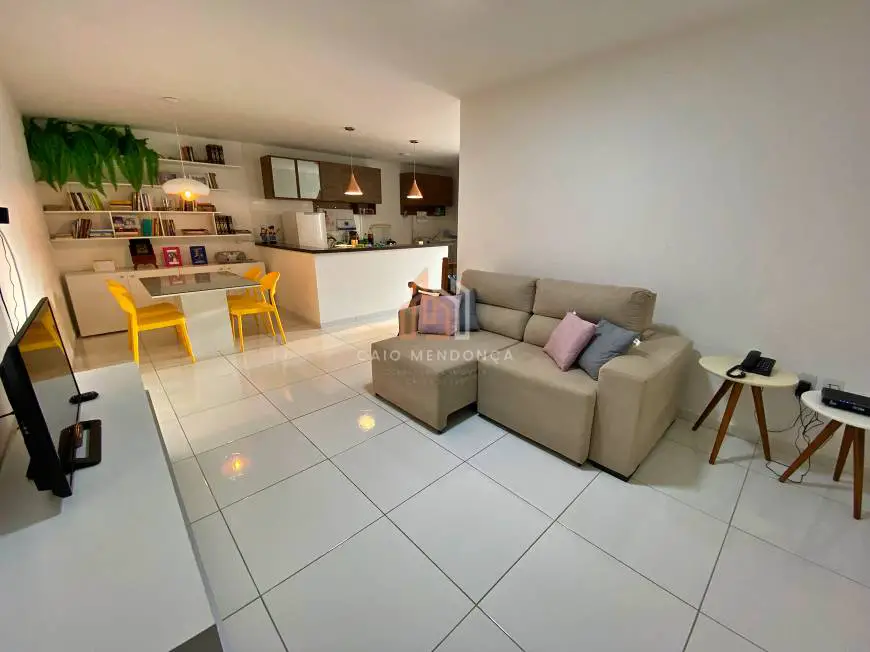 Foto 2 de Apartamento com 1 Quarto à venda, 57m² em Ipitanga, Lauro de Freitas