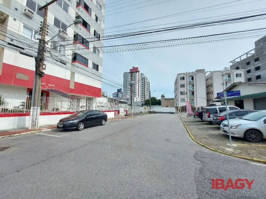 Foto 4 de Apartamento com 1 Quarto para alugar, 29m² em Kobrasol, São José