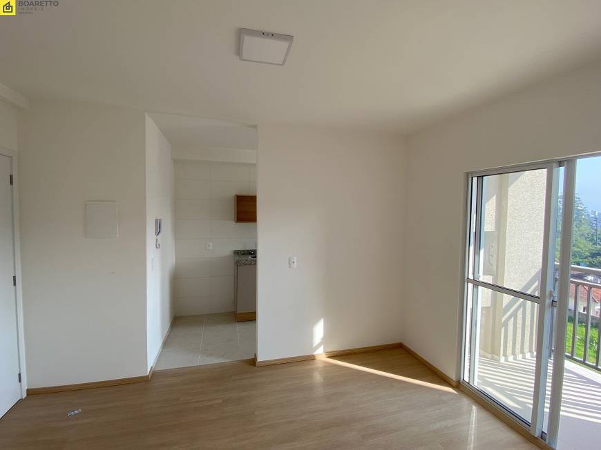 Foto 2 de Apartamento com 2 Quartos para alugar, 52m² em Bucarein, Joinville