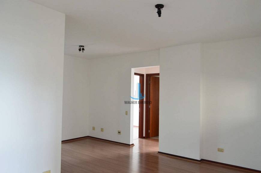 Foto 1 de Apartamento com 2 Quartos para alugar, 65m² em Centro, Curitiba