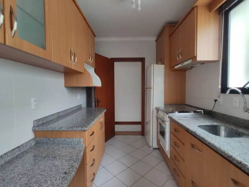 Foto 2 de Apartamento com 2 Quartos para alugar, 74m² em Centro, Joinville