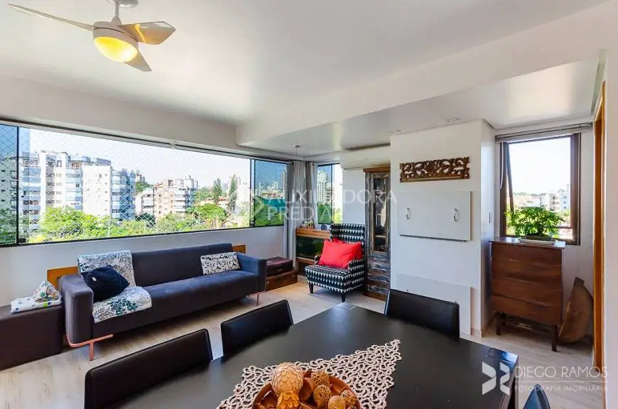 Foto 1 de Apartamento com 2 Quartos à venda, 82m² em Passo da Areia, Porto Alegre