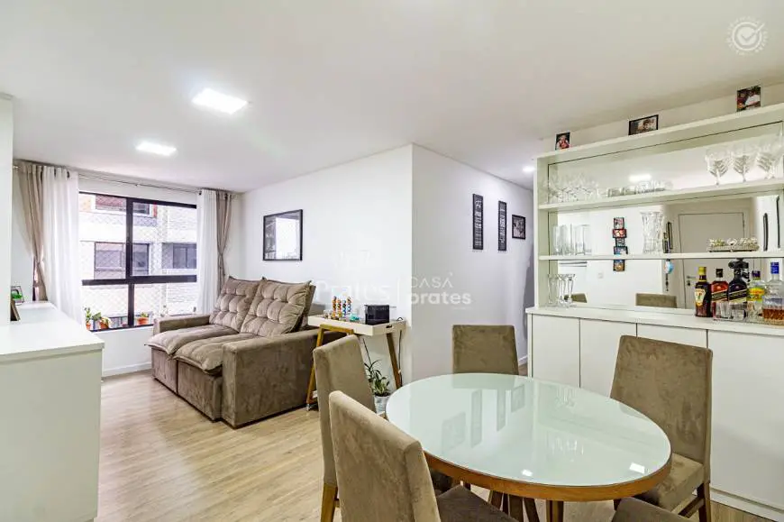 Foto 1 de Apartamento com 2 Quartos para alugar, 71m² em Santo Inácio, Curitiba