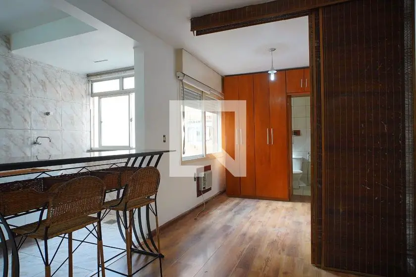 Foto 3 de Apartamento com 2 Quartos para alugar, 45m² em Vila Ipiranga, Porto Alegre