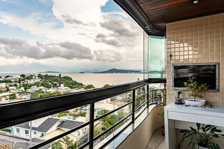 Foto 2 de Apartamento com 3 Quartos à venda, 129m² em Bom Abrigo, Florianópolis