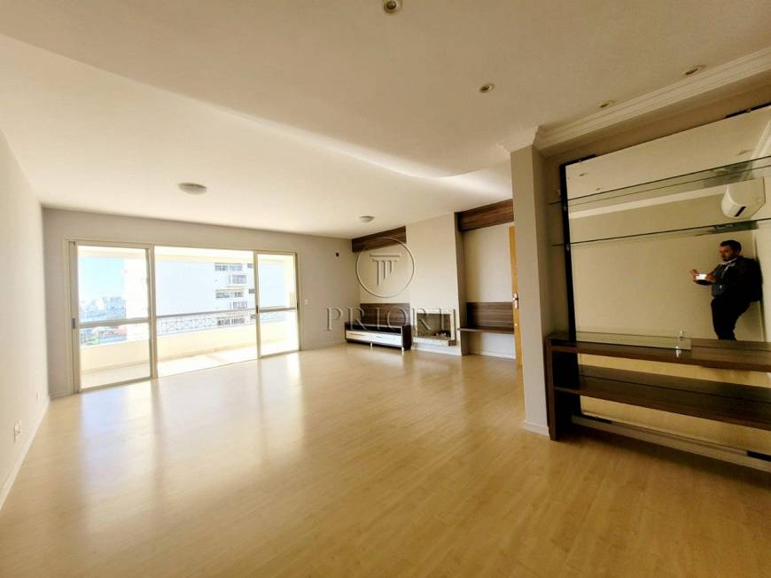 Foto 1 de Apartamento com 3 Quartos para alugar, 138m² em Menino Deus, Porto Alegre