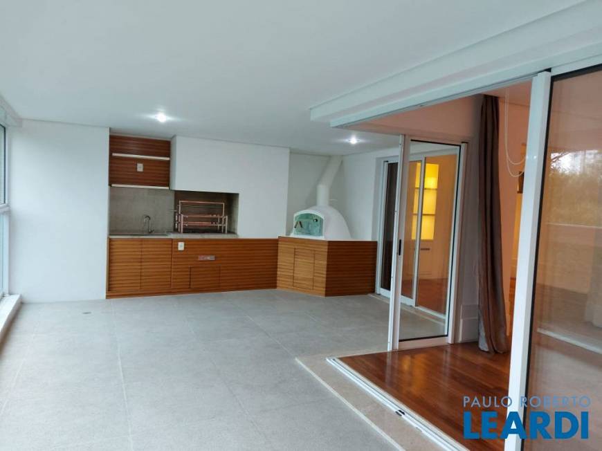 Foto 1 de Apartamento com 4 Quartos para alugar, 211m² em Jardim Morumbi, São Paulo