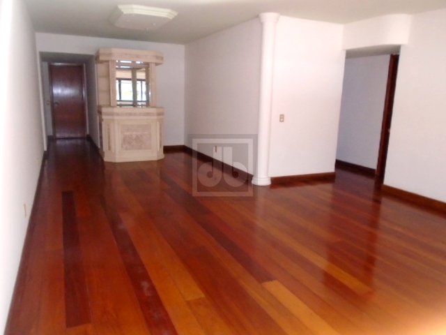 Foto 1 de Apartamento com 4 Quartos à venda, 170m² em Leme, Rio de Janeiro
