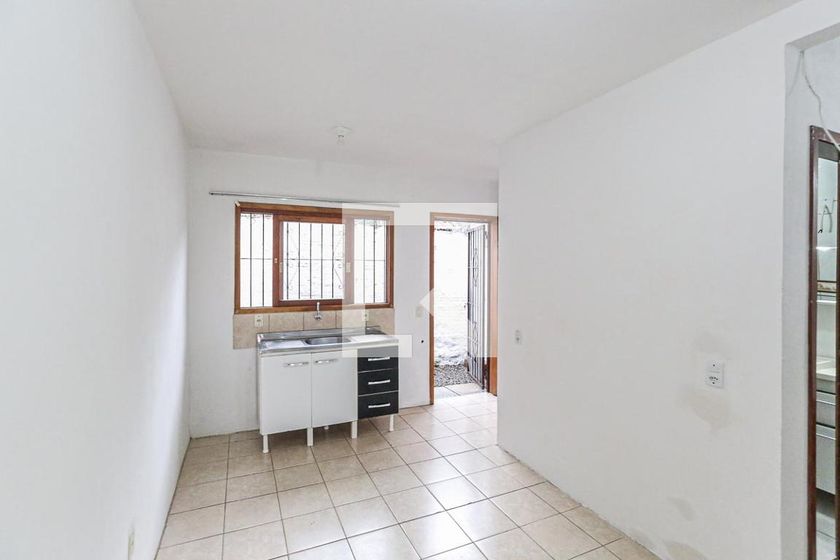 Foto 1 de Casa com 1 Quarto para alugar, 35m² em Guarujá, Porto Alegre