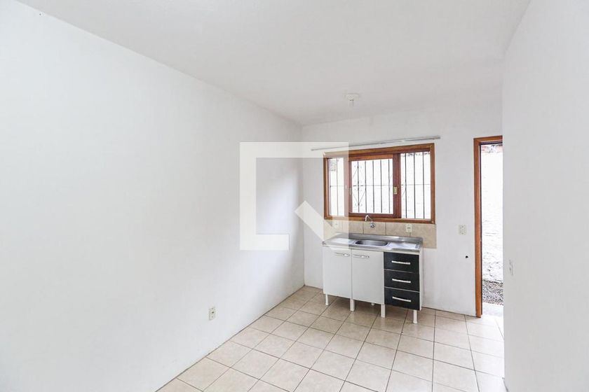 Foto 2 de Casa com 1 Quarto para alugar, 35m² em Guarujá, Porto Alegre