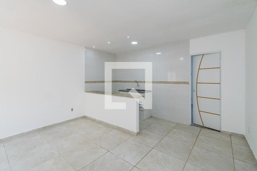 Foto 3 de Casa com 1 Quarto para alugar, 30m² em Ramos, Rio de Janeiro