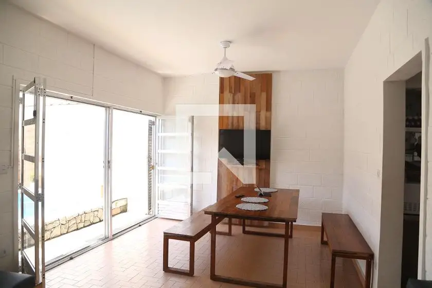 Foto 2 de Casa com 2 Quartos para alugar, 250m² em Maracanã, Praia Grande