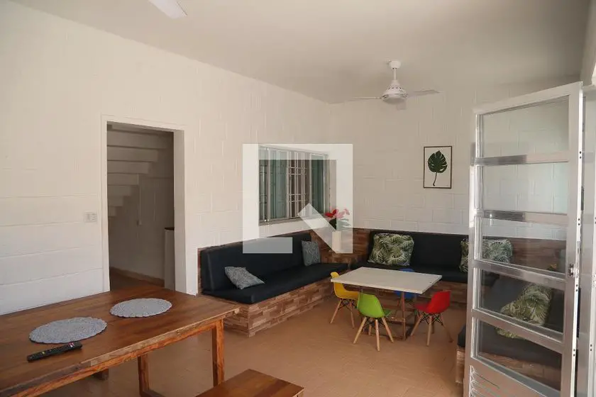 Foto 4 de Casa com 2 Quartos para alugar, 250m² em Maracanã, Praia Grande