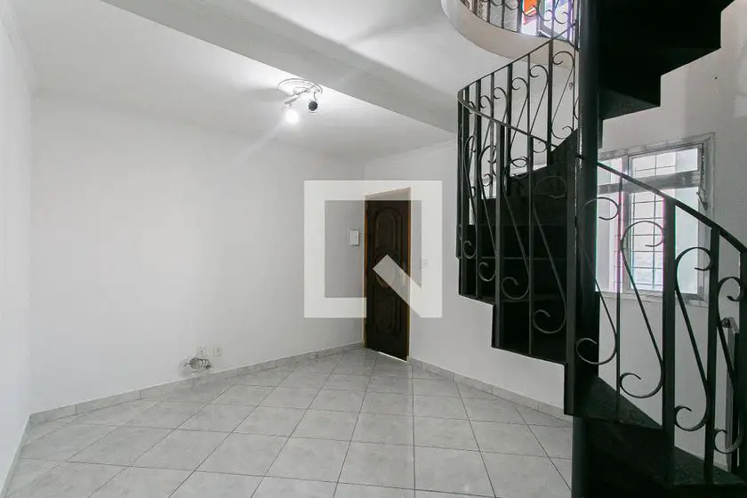 Foto 3 de Casa com 2 Quartos para alugar, 140m² em Vila Carrão, São Paulo