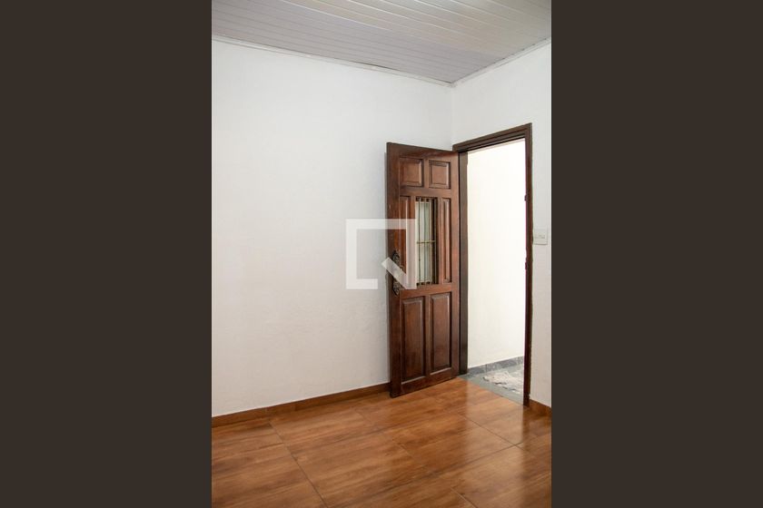 Foto 3 de Casa com 2 Quartos para alugar, 68m² em Vila Mazzei, São Paulo