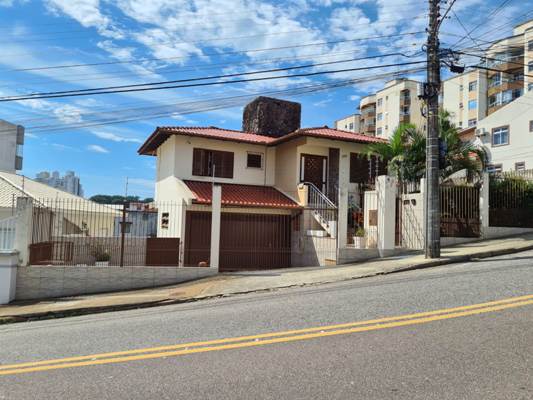 Foto 1 de Casa com 3 Quartos à venda, 240m² em Capoeiras, Florianópolis