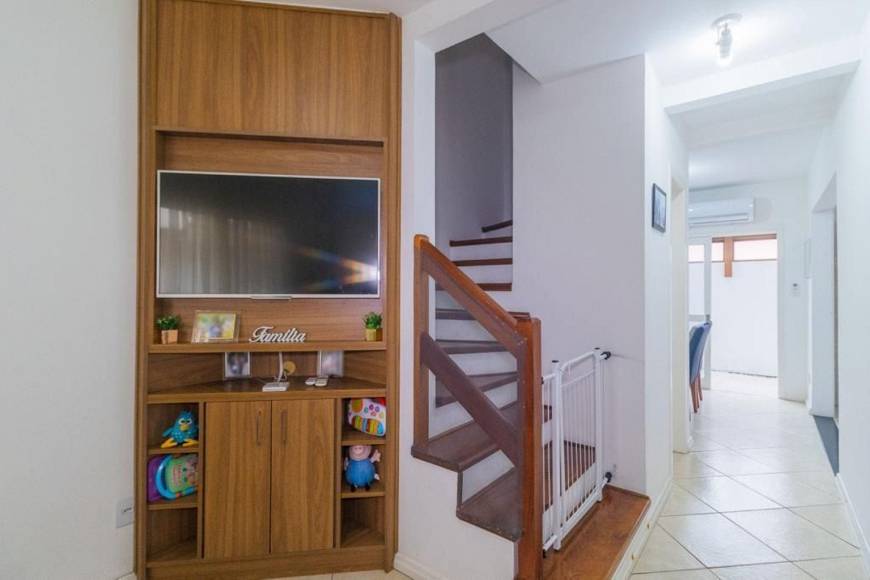 Foto 1 de Casa com 3 Quartos à venda, 96m² em Guarujá, Porto Alegre