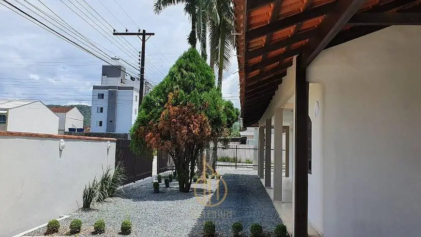Foto 3 de Casa com 3 Quartos à venda, 215m² em Iririú, Joinville