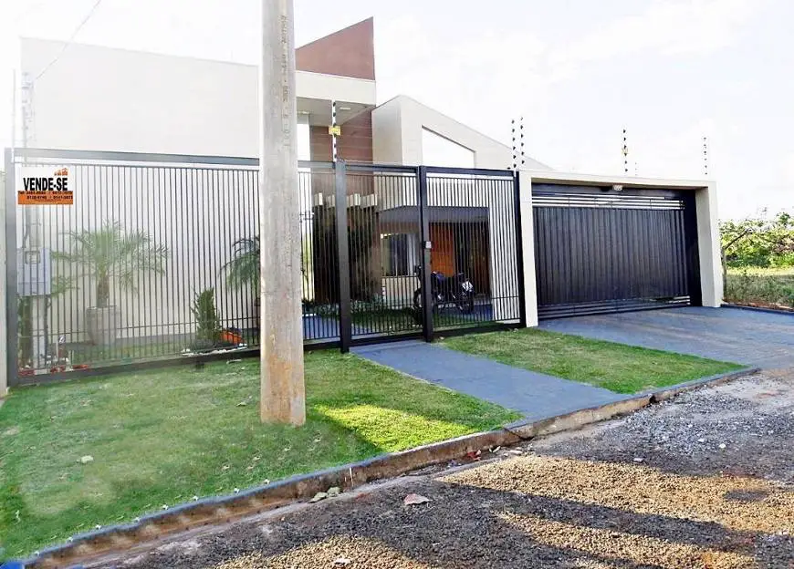 Foto 1 de Casa com 3 Quartos à venda, 200m² em Jardim União, Naviraí