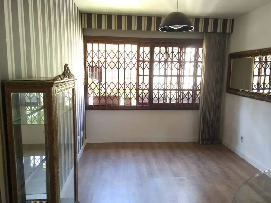 Foto 1 de Casa com 3 Quartos para alugar, 117m² em Medianeira, Porto Alegre