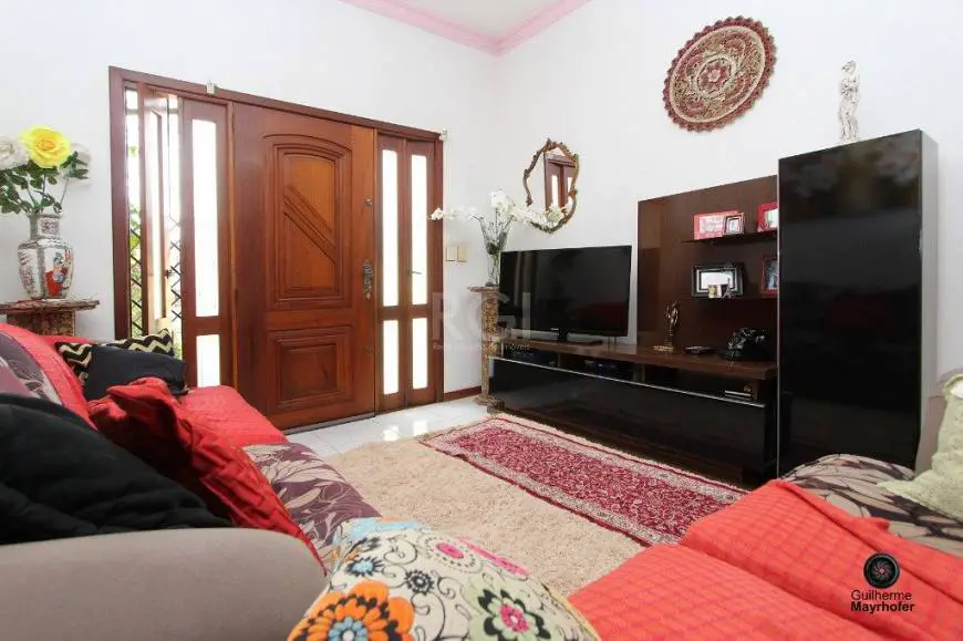 Foto 3 de Casa com 3 Quartos à venda, 165m² em Medianeira, Porto Alegre