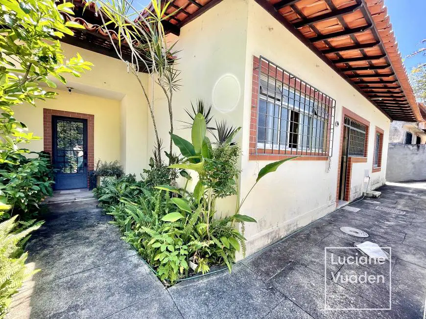 Foto 2 de Casa com 3 Quartos à venda, 320m² em Pitangueiras, Rio de Janeiro