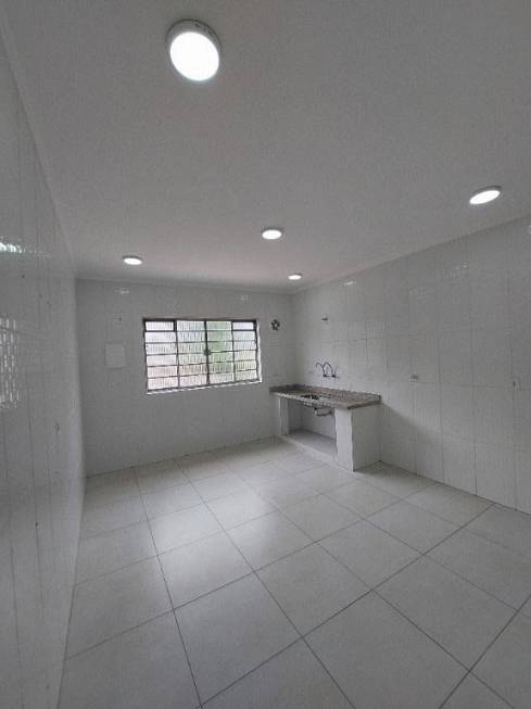 Foto 1 de Casa com 3 Quartos para alugar, 100m² em Vila Scarpelli, Santo André