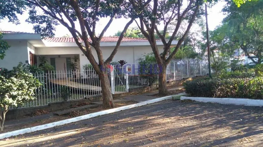 Foto 1 de Casa com 4 Quartos à venda, 400m² em Campo Grande, São Paulo
