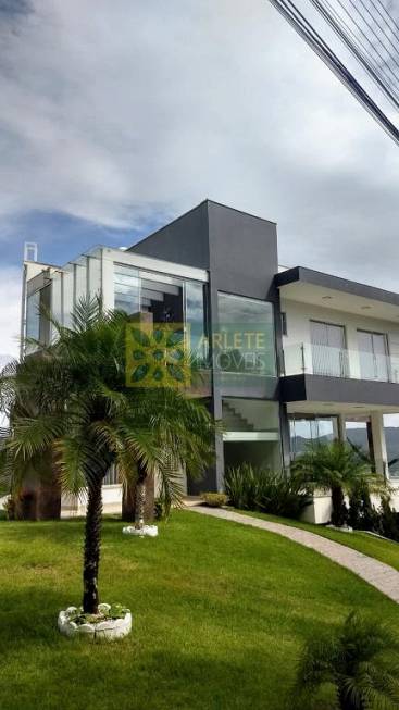 Foto 1 de Casa com 4 Quartos à venda, 350m² em Centro, Bombinhas