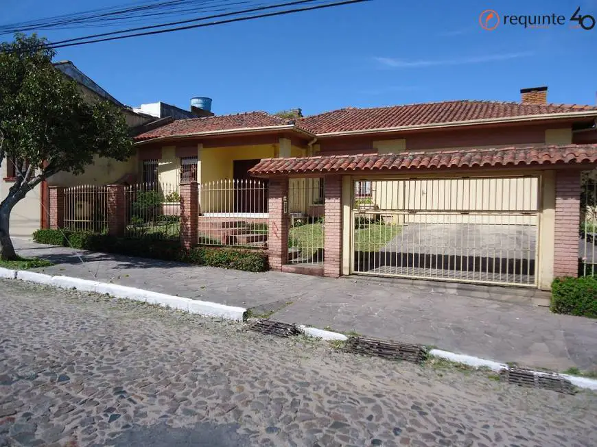 Foto 1 de Casa com 4 Quartos à venda, 228m² em Centro, Pelotas