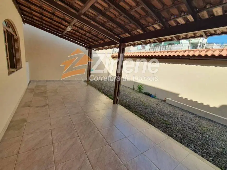 Foto 3 de Casa com 4 Quartos à venda, 320m² em Itapebussu, Guarapari