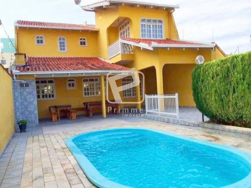 Foto 1 de Casa com 4 Quartos para alugar, 180m² em Nacoes, Balneário Camboriú