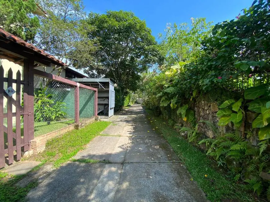 Foto 2 de Casa com 4 Quartos para alugar, 200m² em Pereque, Ilhabela