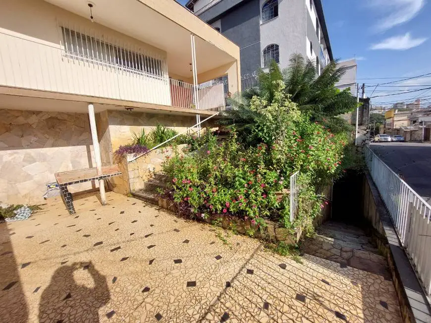 Foto 2 de Casa com 4 Quartos para alugar, 350m² em Prado, Belo Horizonte