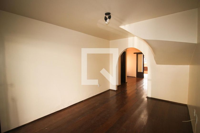 Foto 3 de Casa com 4 Quartos para alugar, 230m² em Santa Cecília, Porto Alegre