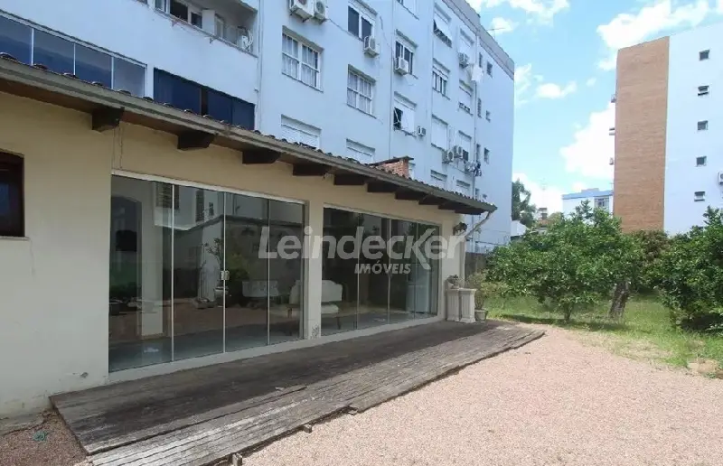Foto 3 de Casa com 4 Quartos para alugar, 240m² em Santa Cecília, Porto Alegre