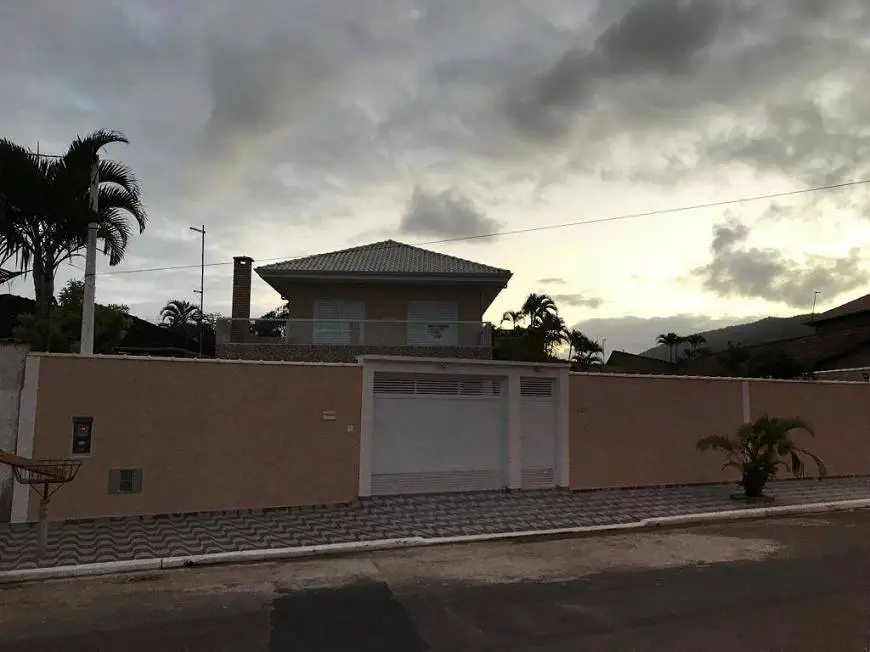 Foto 1 de Casa com 4 Quartos à venda, 166m² em Solemar, Praia Grande