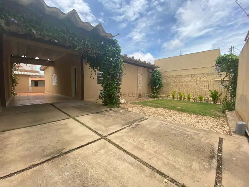 Foto 1 de Casa com 5 Quartos à venda, 300m² em Jardim Petrópolis, Cuiabá