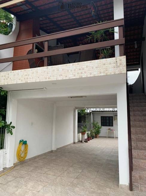 Foto 2 de Casa com 8 Quartos à venda, 280m² em Nacoes, Balneário Camboriú