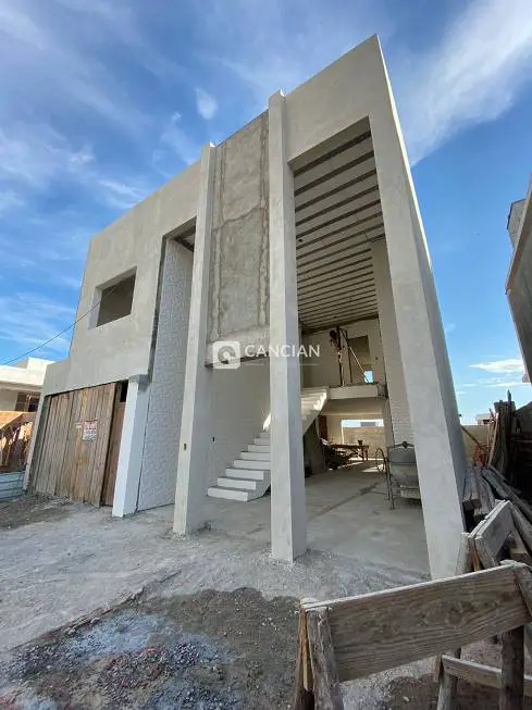 Foto 2 de Casa de Condomínio com 3 Quartos à venda, 260m² em Tomazetti, Santa Maria