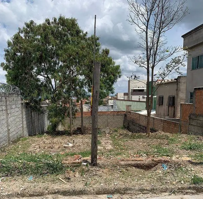 Foto 1 de Lote/Terreno à venda, 360m² em Brasileia, Betim