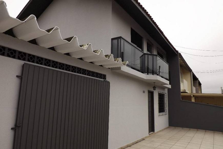 Foto 2 de Sobrado com 3 Quartos para alugar, 140m² em Novo Mundo, Curitiba